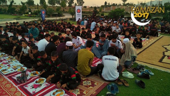 TİKA’dan Pakistan’daki yetimlere iftar