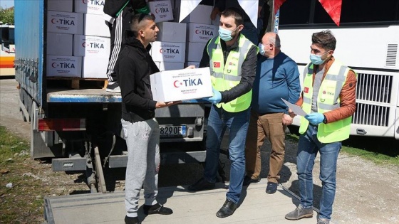 TİKA, Kovid-19 salgını nedeniyle Arnavutluk'ta yardım dağıtıyor