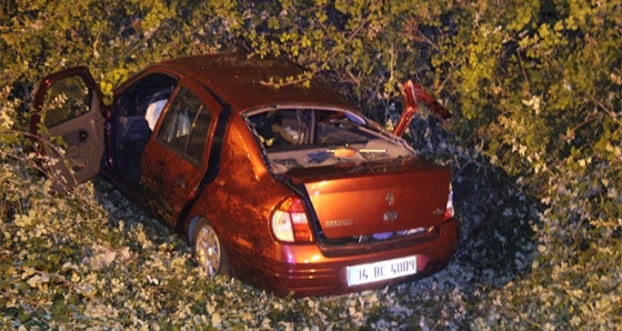 Tıra çarpan otomobil şarampole devrildi: 2 ölü, 3 yaralı