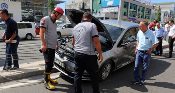 Tırın çarptığı otomobil refüje çıktı: 1 yaralı