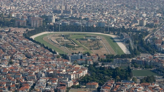 TJK İzmir'deki depremin ardından Şirinyer Hipodromu'nu halkın kullanımına açtı