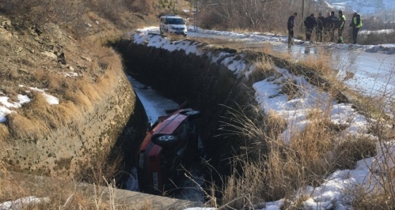 Tokat’ta otomobil sulama kanalına devrildi: 2 yaralı