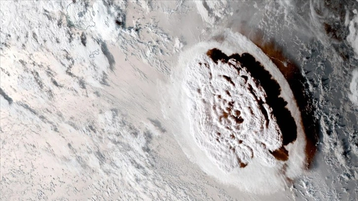 Tonga'daki yanardağ patlamasının ardından ABD, Kanada ve Şili için tsunami uyarısı verildi