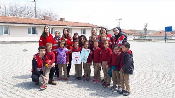 Topladıkları kitaplarla kütüphane kurdular