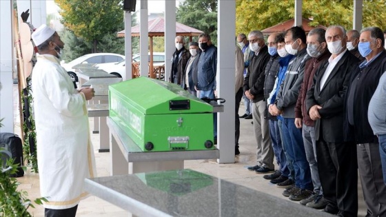 Torununa bakmak için gittiği İzmir'de depreme yakalandı