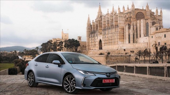 Toyota, hibrit Corolla'nın fiyatını açıkladı