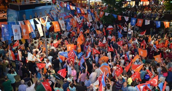 Trabzon AK Parti'de kutlamalar başladı