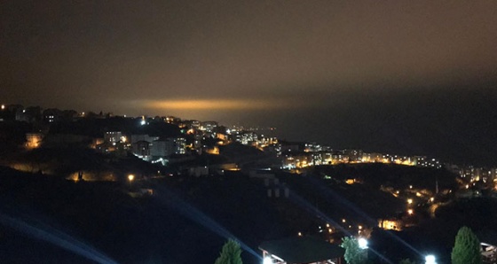 Trabzon’da dün gece bu esrarengiz ışığı görenler cep telefonlarına sarıldı