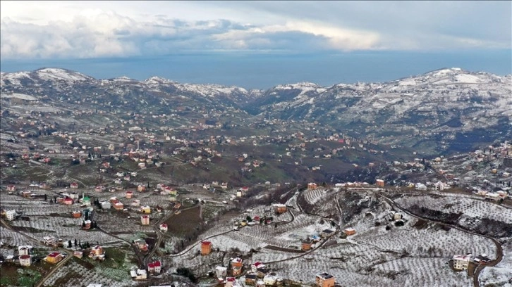 Trabzon'da hava yolu ulaşımına kar engeli