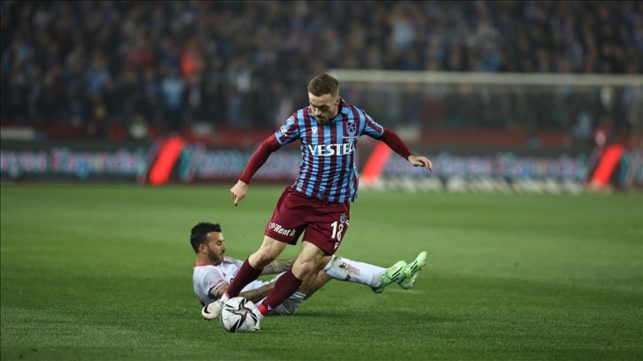 Trabzonspor, Antalyaspor maçının ilk yarısı bordo-mavili ekibin 1-0'lık üstünlüğüyle sonlandı