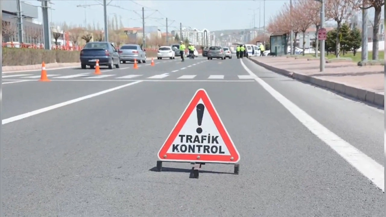 Trafik denetimlerinde son bir haftada 535 bin 705 araç ve sürücüye işlem yapıldı