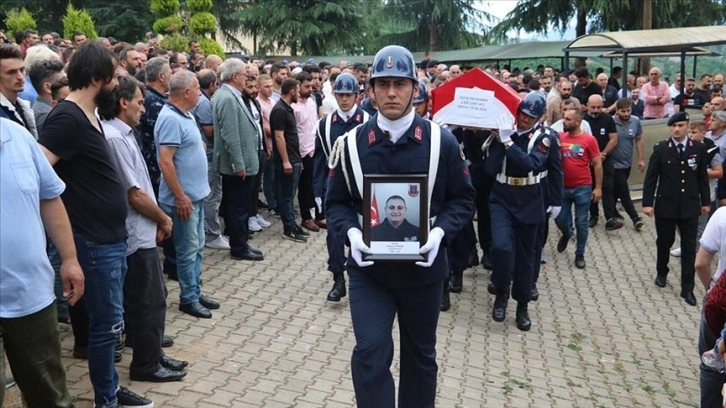 Trafik kazasında vefat eden jandarma er son yolculuğuna uğurlandı