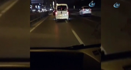 Trafik magandası makas attı, araca çarptı, makas atmaya devam etti