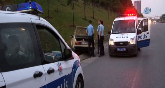 Trafik polislerinden ters yöne girerek kaçtı