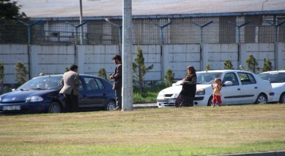 Trafikte dilenen Suriyeli Türkmen aile yardım istiyor