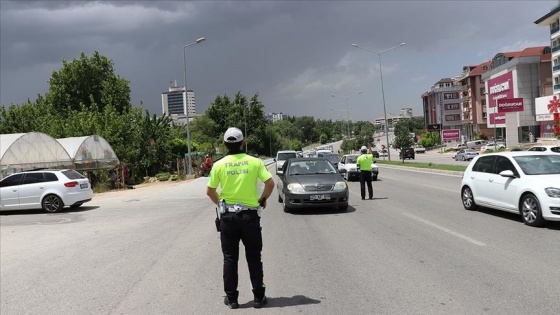 Trafikte makas atan sürücüye sedyede ceza