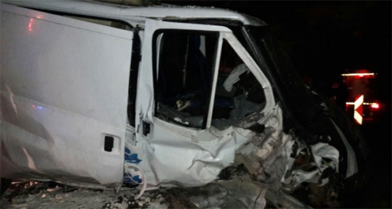 Traktör ve kamyonet çarpıştı: 1 ölü, 5 yaralı
