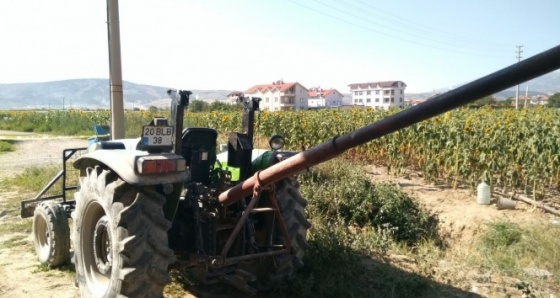 Traktörün el frenini çekmeyi unutunca sonu oldu