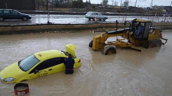 Trakya&#39;da etkili olan sağanak, hayatı olumsuz etkiliyor