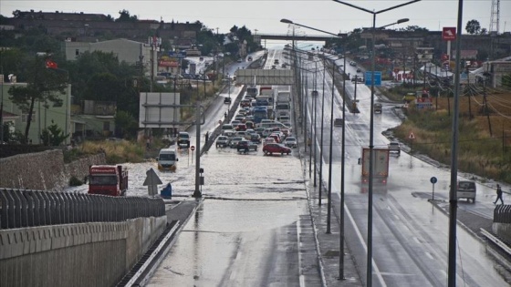 Trakya'da sağanak hayatı olumsuz etkiledi