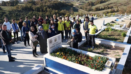 Tribünde kalp krizi geçirmesi sonucu ölen Koray Şener anıldı