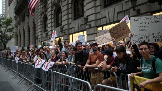 Trump'a New York'taki evinin önünde protestolu karşılama