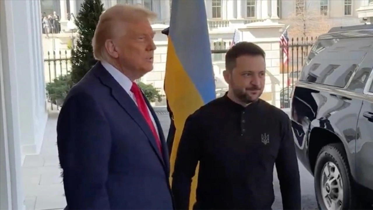 Trump ile Zelenskiy, Oval Ofis'te kameralar önünde tartıştı