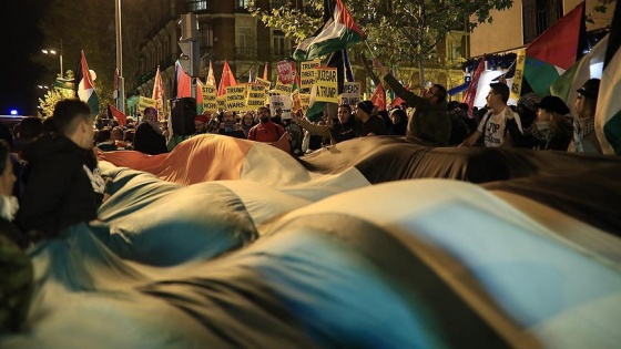 Trump'ın kararı, ABD'nin Madrid Büyükelçiliği önüne protesto edildi