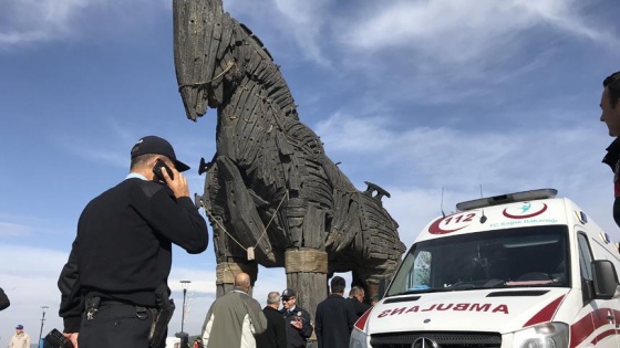 Truva Atı'ndan düşen kişi ağır yaralandı