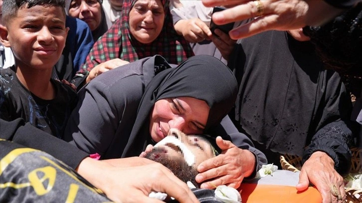 Tulkerim kentine baskın düzenleyen İsrail askerleri, Filistinli genci canlı kalkan yaptı