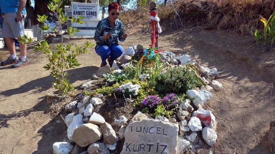 Tuncel Kurtiz mezarı başında anıldı