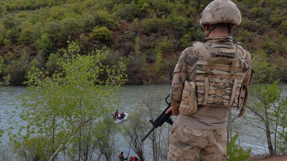 Tunceli&#039;de akıntıda kaybolan uzman çavuşu arama çalışmaları sürüyor