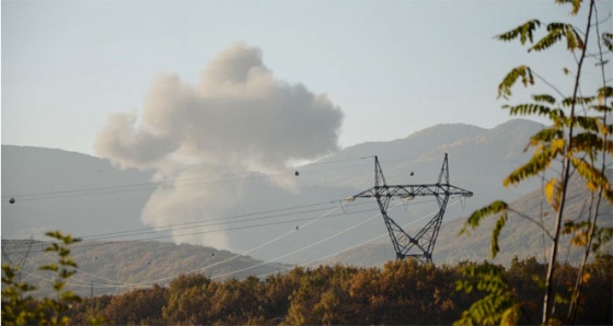 Tunceli'de bomba yüklü araç imha edildi