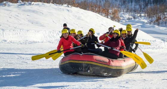 Tunceli'de kar raftingi keyfi