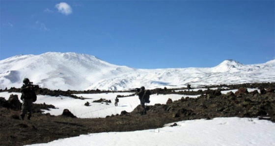 Tunceli'de kar ve tipiye yakalanan timde 1 askerimiz şehit oldu