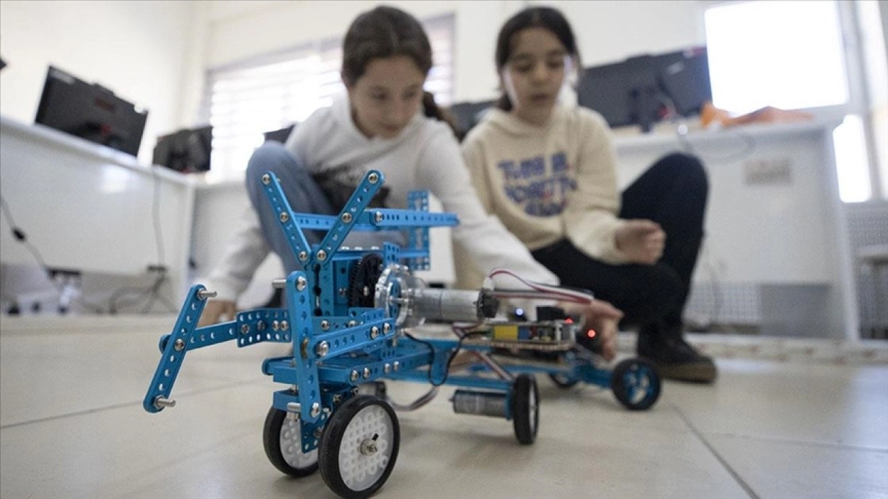 Tunceli'de öğrenciler robotik kodlamayla hayatı kolaylaştıracak projeler üretiyor