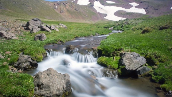 Tunceli'deki 3 bin 500 rakımlı 'Elmalı Yaylası' doğal güzellikleriyle göz kamaştırıyor