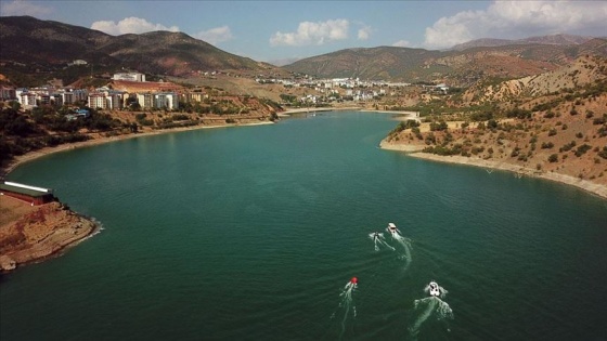 Tunceli'deki Uzunçayır Baraj Gölü su sporları merkezine dönüştü