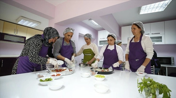Tunceli'de kadınlar aile destek merkezleri sayesinde meslek öğreniyor