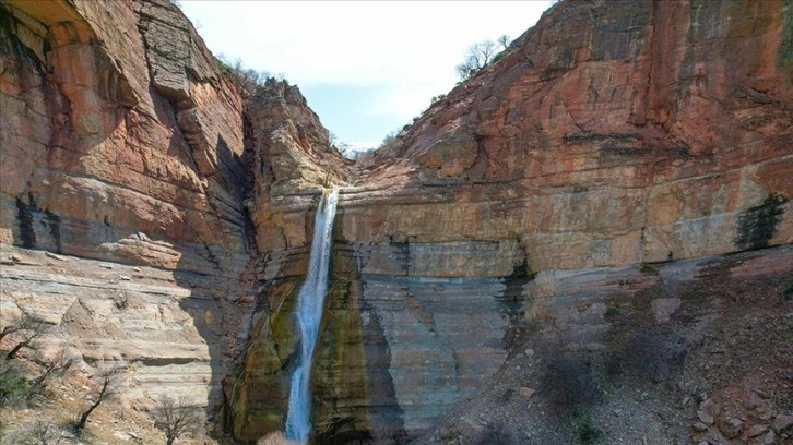 Tunceli'deki Çırtan Şelalesi gezginlerin rotası oldu