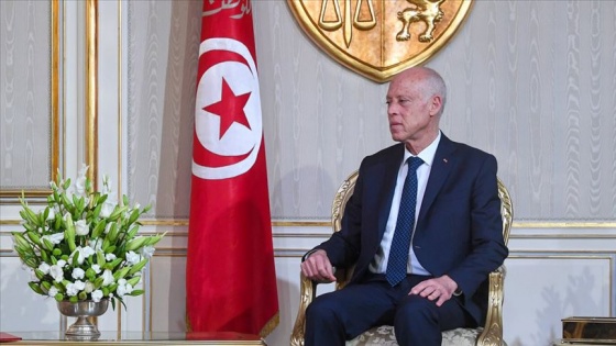 Tunus Cumhurbaşkanı'ndan eski rejim üyelerine engelleme