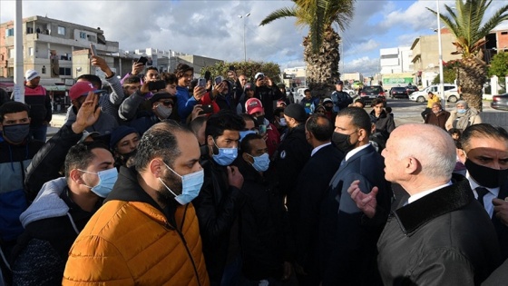 Tunus Cumhurbaşkanından gençlere 'gösterilerde mülklere zarar vermeyin' çağrısı