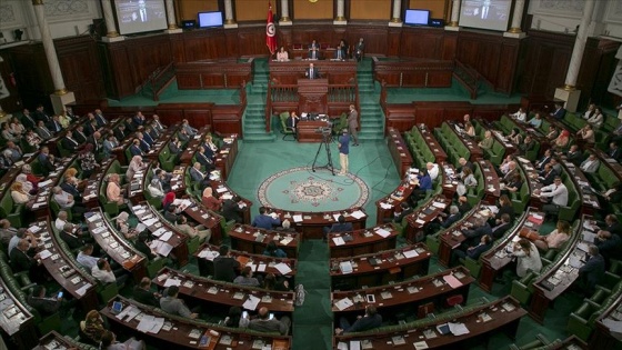 Tunus Meclisi 'Başbakan Fahfah'ın geçici olarak görevden uzaklaştırılmasını' görüşüyor