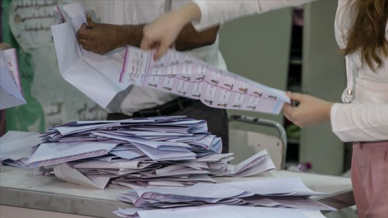 Tunus'ta cumhurbaşkanı seçimlerinde ikinci tur için dört aday önde