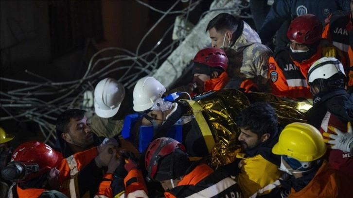 Tunus’ta konser geliri depremzedelere bağışlandı