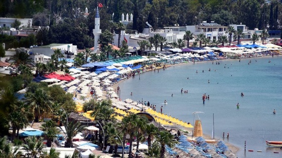 Turizm merkezlerindeki plajlarda yoğunluk yaşanıyor