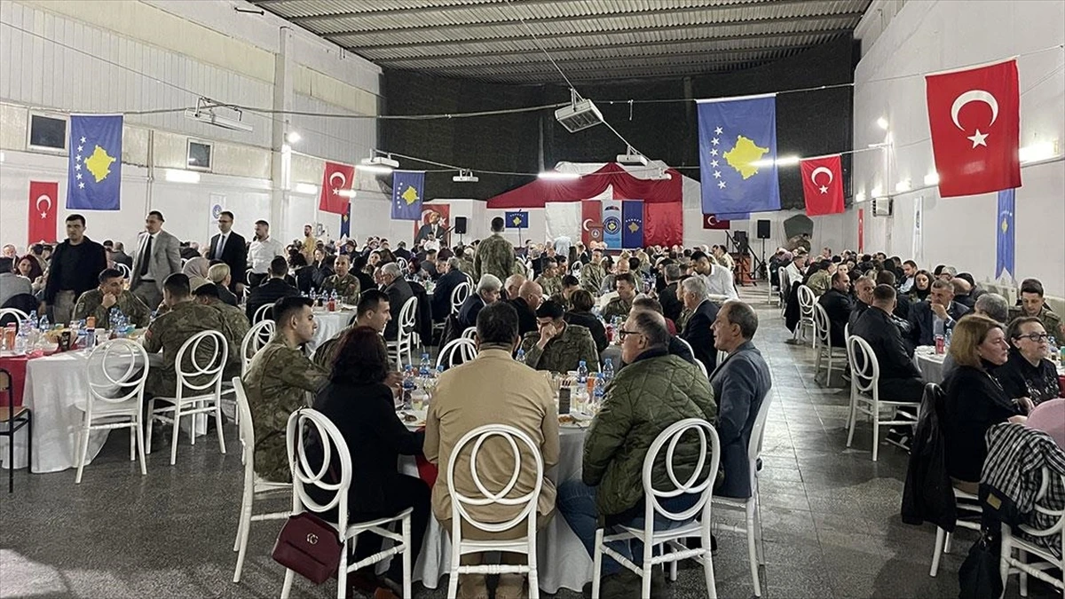 Türk askeri, Kosova’daki Sultan Murat Kışlası’nda iftar verdi