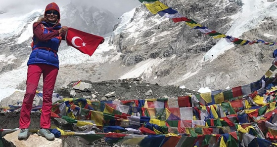 Türk bayrağı Everest’te dalgalandı