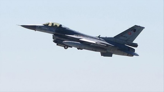 Türk F-16'larına Yunan jetlerinden taciz