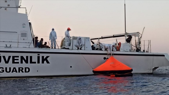 Türk kara sularına itilen 31 sığınmacı kurtarıldı